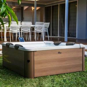MSpa Oslo Massage Jet - Amber PLUS - 1.8m x 1.8m x 65cm - 6 Person Portable Frame Spa